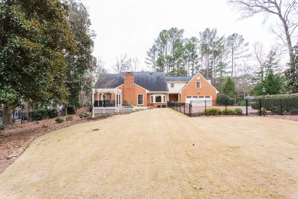 520 Valley Hall Drive, Sandy Springs, Georgia 30350, 4 Bedrooms Bedrooms, ,3 BathroomsBathrooms,Residential,Sold,520 Valley Hall Drive,6503324