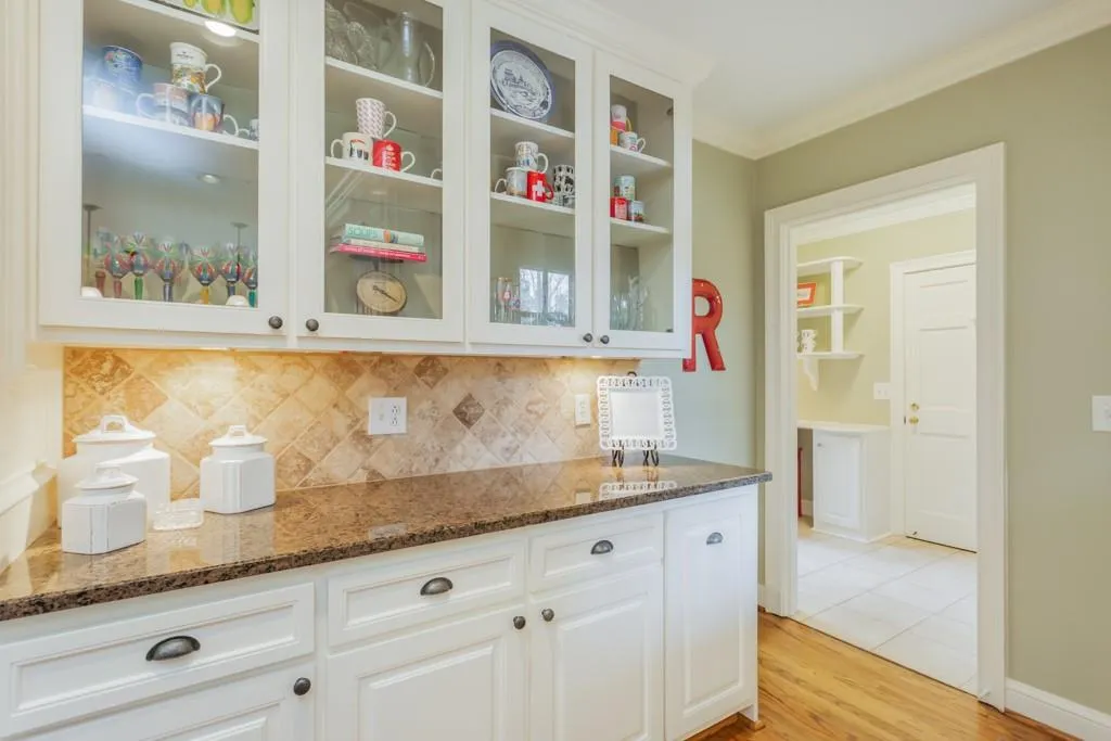 520 Valley Hall Drive, Sandy Springs, Georgia 30350, 4 Bedrooms Bedrooms, ,3 BathroomsBathrooms,Residential,Sold,520 Valley Hall Drive,6503324