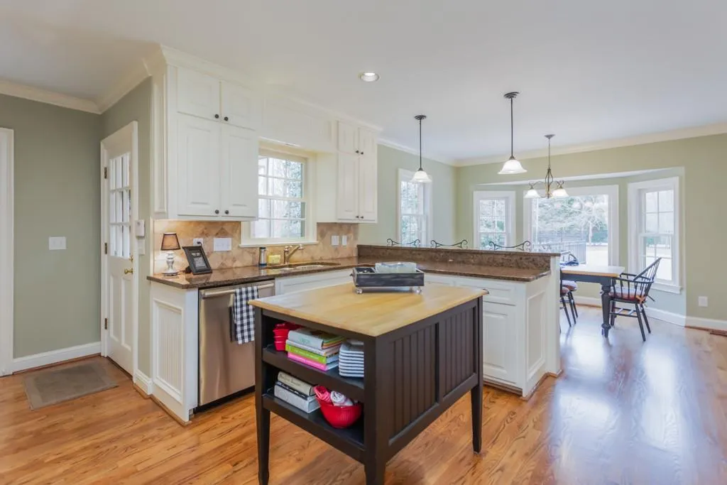 520 Valley Hall Drive, Sandy Springs, Georgia 30350, 4 Bedrooms Bedrooms, ,3 BathroomsBathrooms,Residential,Sold,520 Valley Hall Drive,6503324