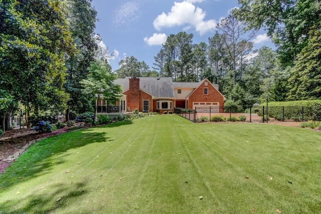 520 Valley Hall Drive, Sandy Springs, Georgia 30350, 4 Bedrooms Bedrooms, ,3 BathroomsBathrooms,Residential,Sold,520 Valley Hall Drive,6503324