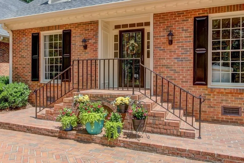 520 Valley Hall Drive, Sandy Springs, Georgia 30350, 4 Bedrooms Bedrooms, ,3 BathroomsBathrooms,Residential,Sold,520 Valley Hall Drive,6503324