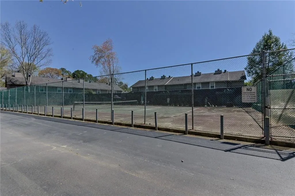 7750 Roswell Road Unit 9d, Atlanta, Georgia 30350, 3 Bedrooms Bedrooms, ,2 BathroomsBathrooms,Residential,Sold,7750 Roswell Road Unit 9d,6529932