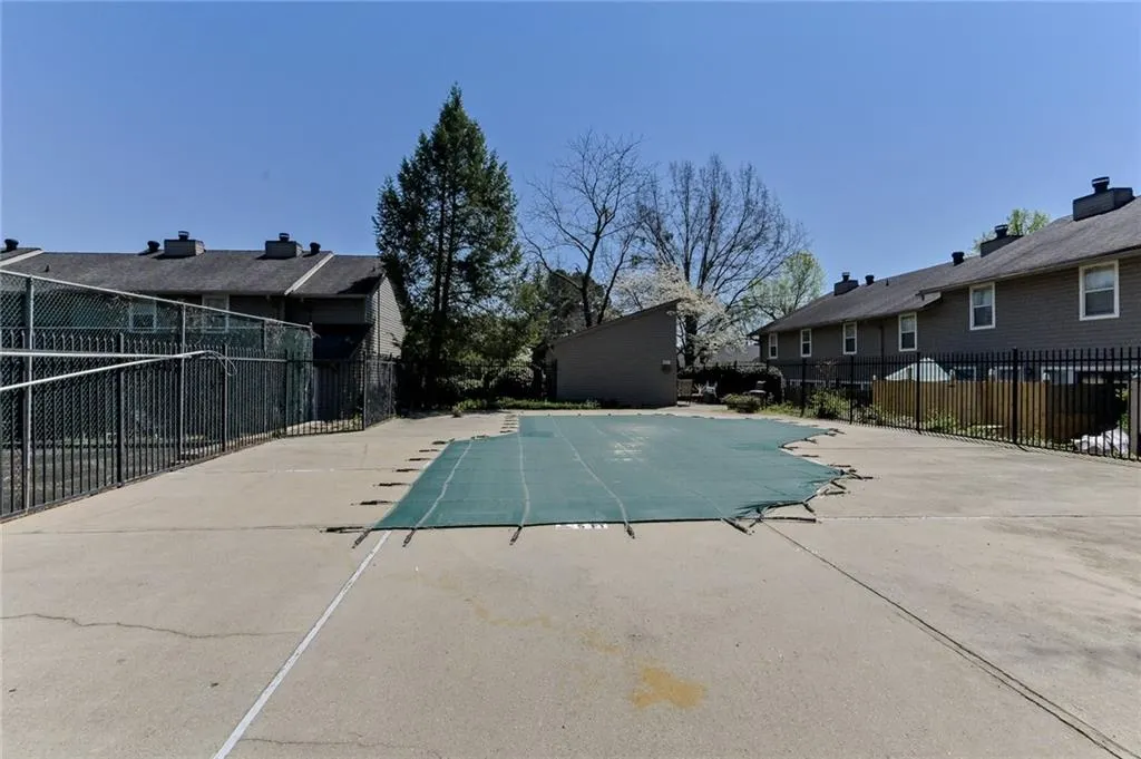 7750 Roswell Road Unit 9d, Atlanta, Georgia 30350, 3 Bedrooms Bedrooms, ,2 BathroomsBathrooms,Residential,Sold,7750 Roswell Road Unit 9d,6529932