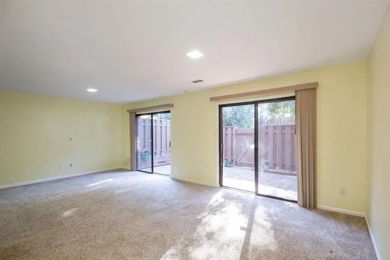 445 The North Chace, Sandy Springs, Georgia 30328, 3 Bedrooms Bedrooms, ,3 BathroomsBathrooms,Residential,Sold,445 The North Chace,6646933