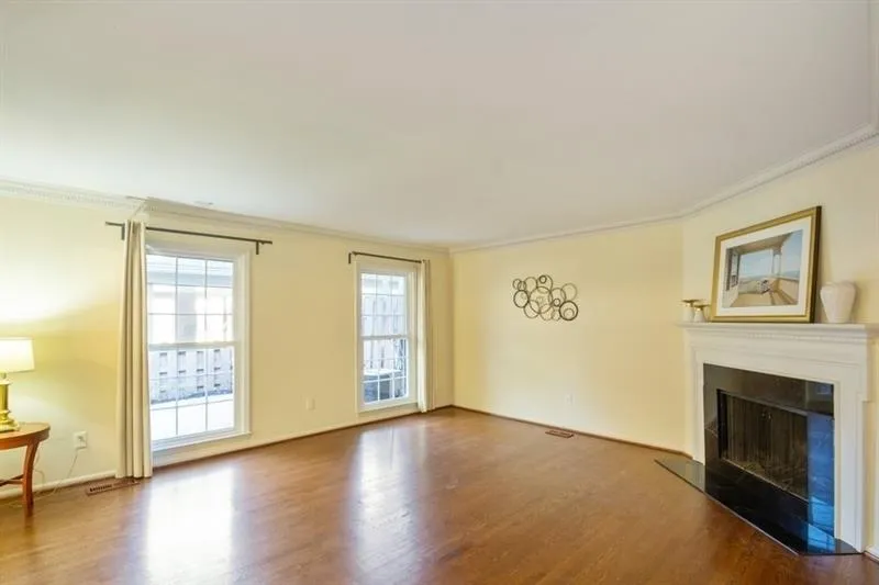445 The North Chace, Sandy Springs, Georgia 30328, 3 Bedrooms Bedrooms, ,3 BathroomsBathrooms,Residential,Sold,445 The North Chace,6646933
