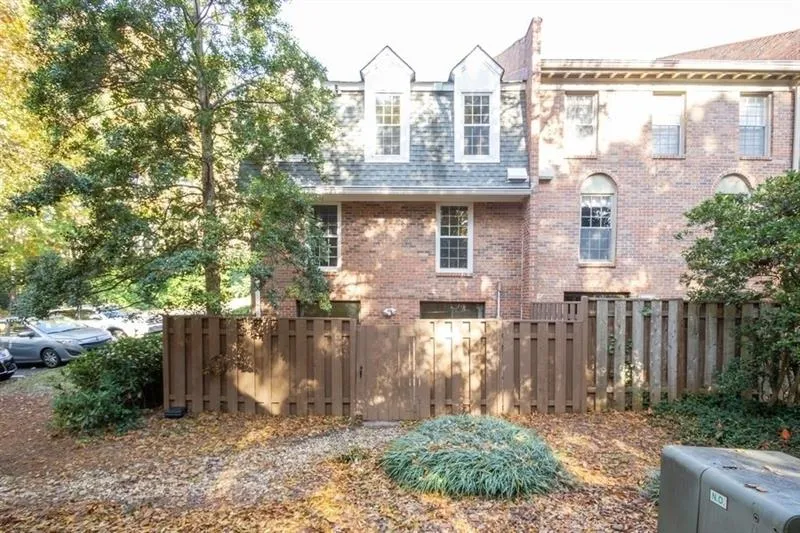 445 The North Chace, Sandy Springs, Georgia 30328, 3 Bedrooms Bedrooms, ,3 BathroomsBathrooms,Residential,Sold,445 The North Chace,6646933