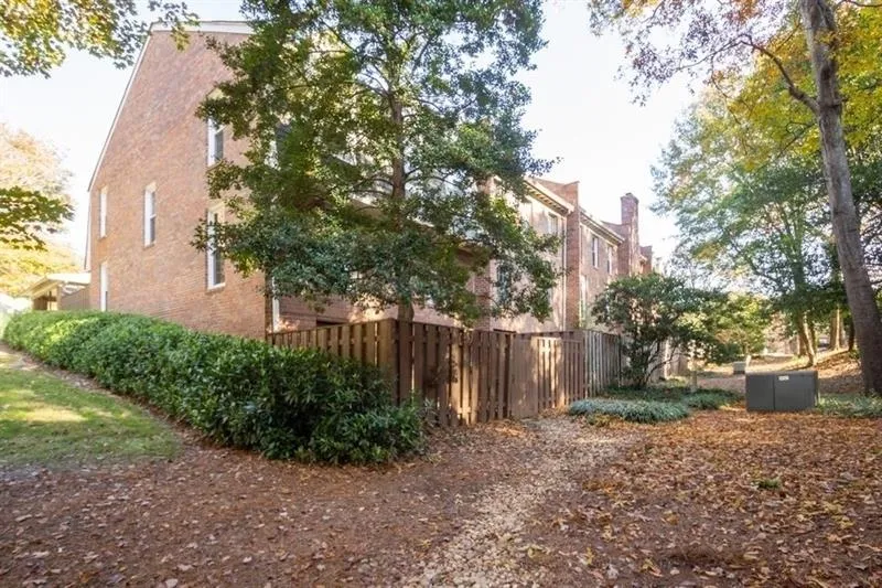 445 The North Chace, Sandy Springs, Georgia 30328, 3 Bedrooms Bedrooms, ,3 BathroomsBathrooms,Residential,Sold,445 The North Chace,6646933