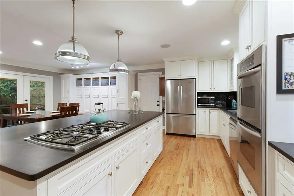 220 N Springs Court, Sandy Springs, Georgia 30328, 4 Bedrooms Bedrooms, ,3 BathroomsBathrooms,Residential,For Sale,220 N Springs Court,7576891