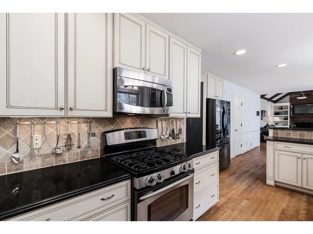 35 Messina Way, Sandy Springs, Georgia 30328, 6 Bedrooms Bedrooms, ,4 BathroomsBathrooms,Residential,Sold,35 Messina Way,6026210