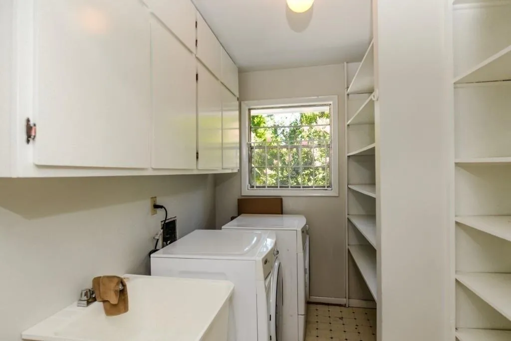 1280 Spalding Drive, Sandy Springs, Georgia 30350, 5 Bedrooms Bedrooms, ,3 BathroomsBathrooms,Residential,Sold,1280 Spalding Drive,6704380