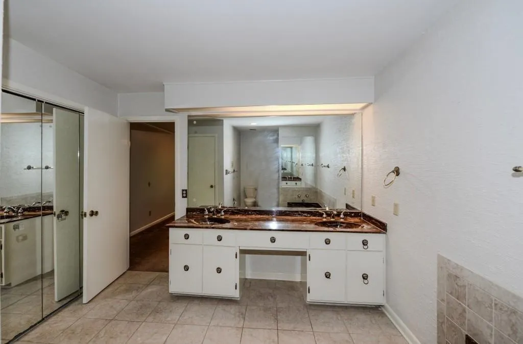 1280 Spalding Drive, Sandy Springs, Georgia 30350, 5 Bedrooms Bedrooms, ,3 BathroomsBathrooms,Residential,Sold,1280 Spalding Drive,6704380