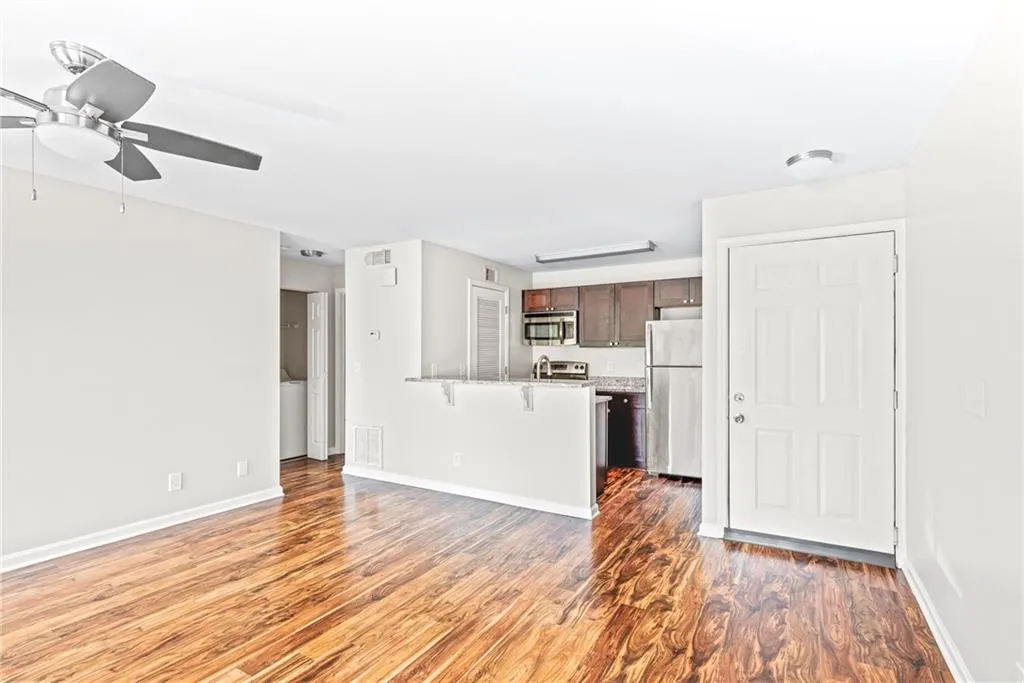 420 Granville Court, Sandy Springs, Georgia 30328, 1 Bedroom Bedrooms, ,1 BathroomBathrooms,Residential,Sold,420 Granville Court,6846395