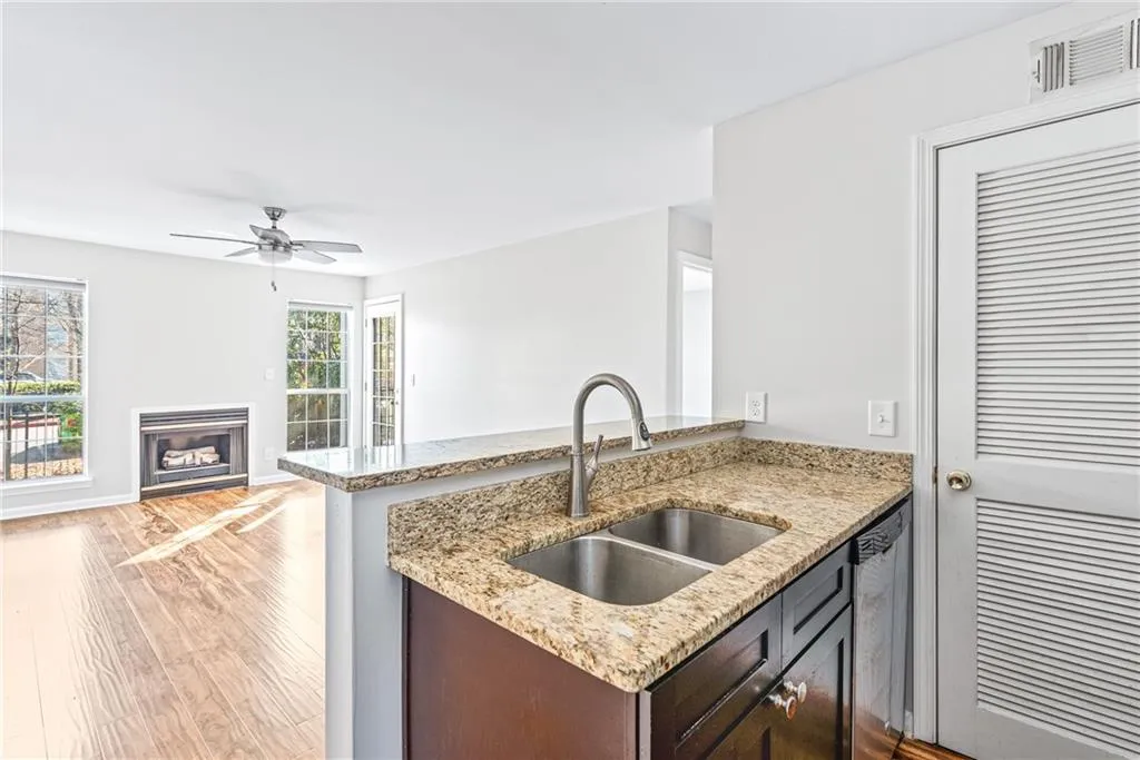 420 Granville Court, Sandy Springs, Georgia 30328, 1 Bedroom Bedrooms, ,1 BathroomBathrooms,Residential,Sold,420 Granville Court,6846395