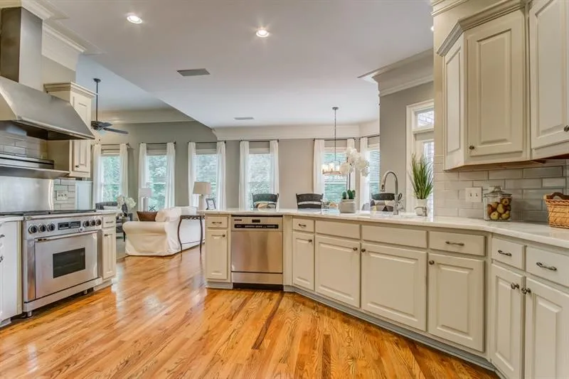 8150 Nesbit Ferry Road, Sandy Springs, Georgia 30350, 6 Bedrooms Bedrooms, ,6 BathroomsBathrooms,Residential,Sold,8150 Nesbit Ferry Road,6635352