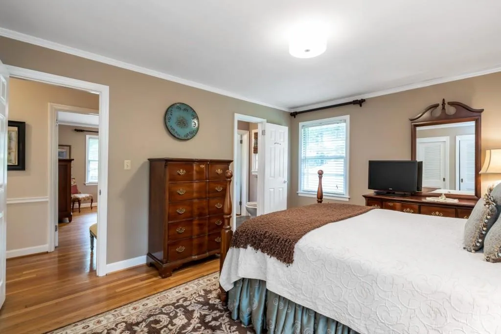 90 River Springs Drive, Sandy Springs, Georgia 30328, 4 Bedrooms Bedrooms, ,3 BathroomsBathrooms,Residential,Sold,90 River Springs Drive,6741373