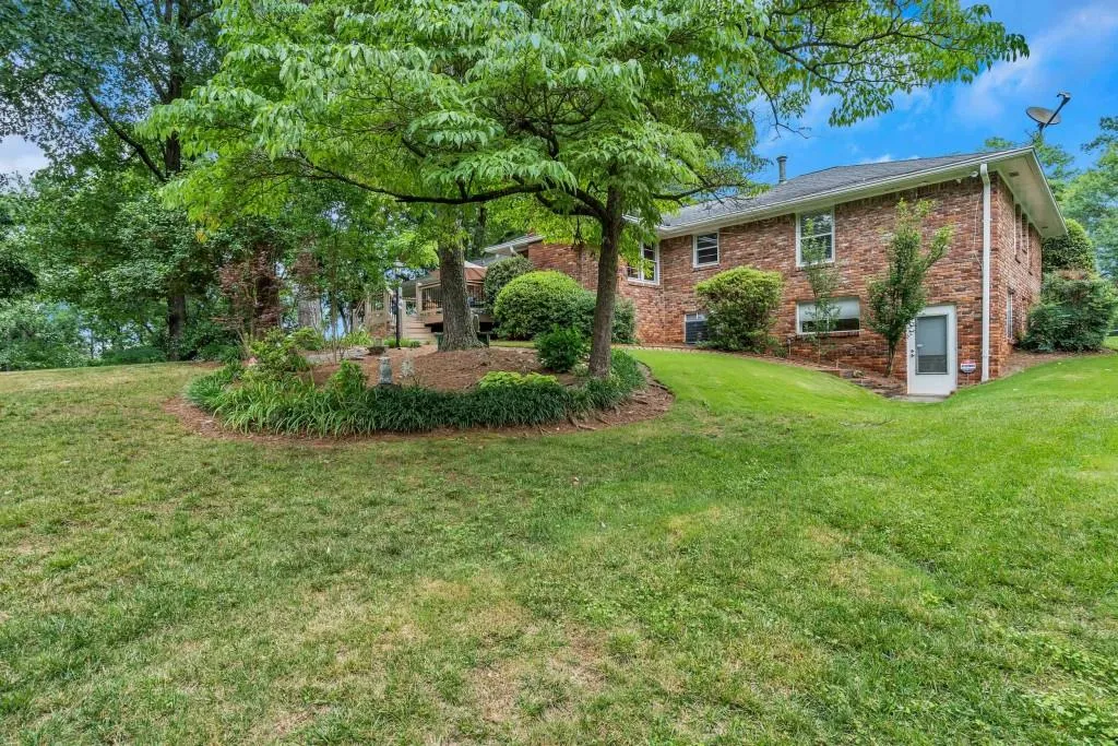 90 River Springs Drive, Sandy Springs, Georgia 30328, 4 Bedrooms Bedrooms, ,3 BathroomsBathrooms,Residential,Sold,90 River Springs Drive,6741373