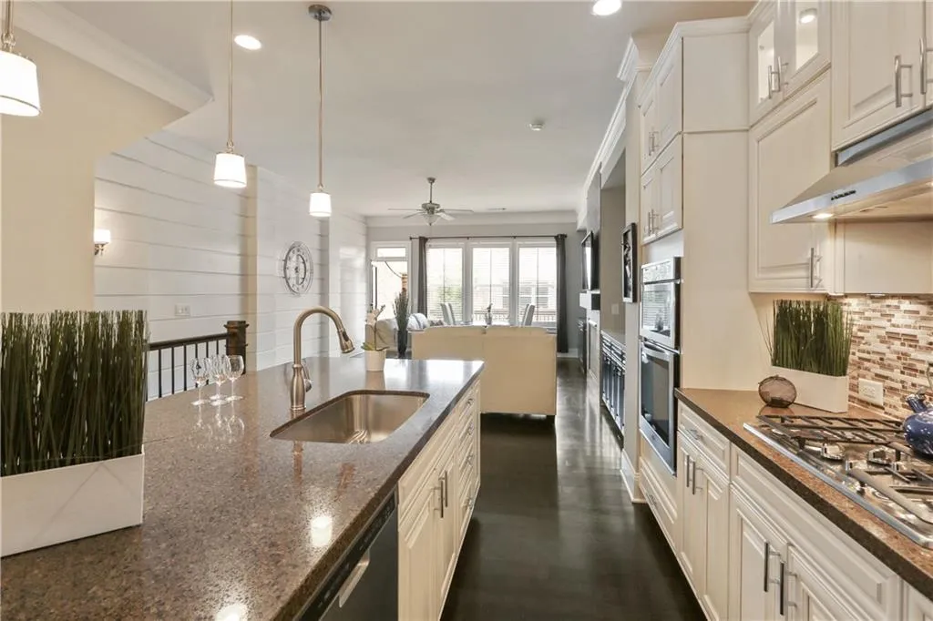 313 Alderwood Lane, Atlanta, Georgia 30328, 3 Bedrooms Bedrooms, ,3 BathroomsBathrooms,Residential,Sold,313 Alderwood Lane,6002650
