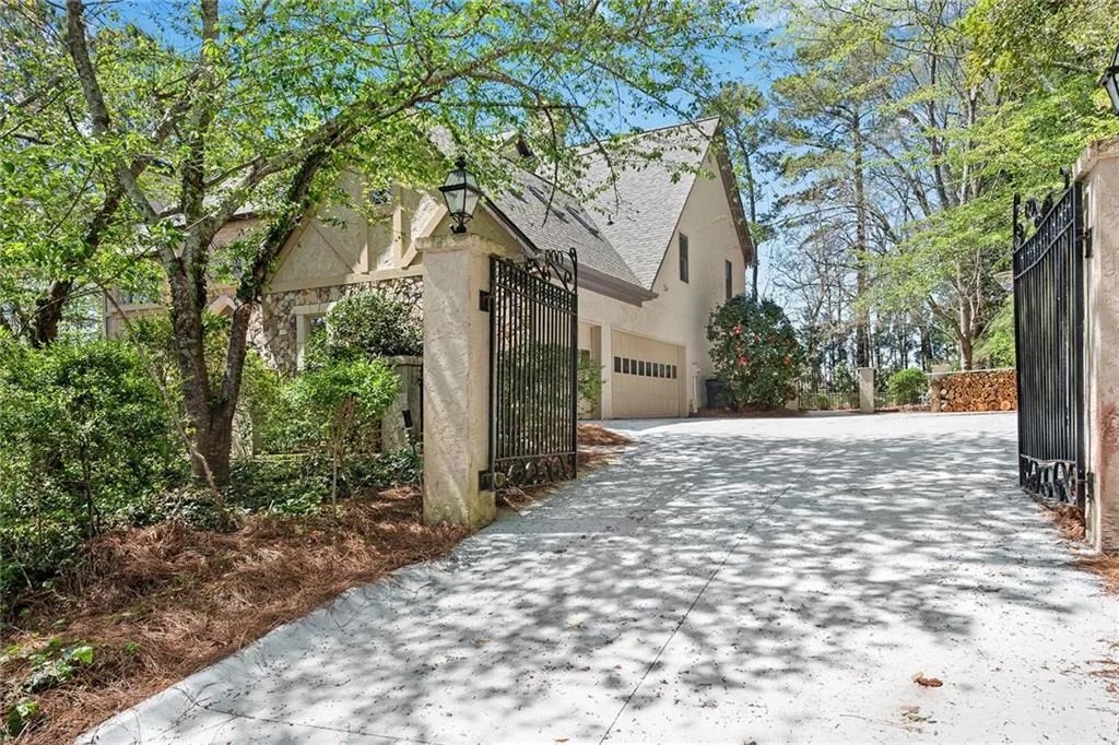 310 Green Park Court, Atlanta, Georgia 30327, 5 Bedrooms Bedrooms, ,4 BathroomsBathrooms,Residential,Sold,310 Green Park Court,7026248