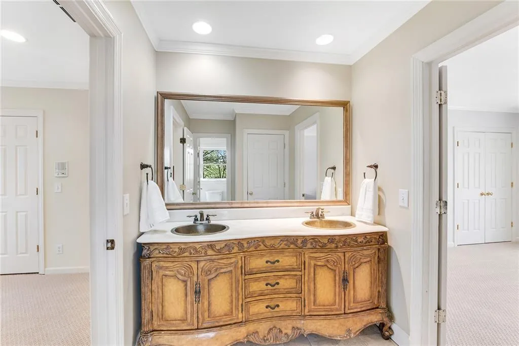 310 Green Park Court, Atlanta, Georgia 30327, 5 Bedrooms Bedrooms, ,4 BathroomsBathrooms,Residential,Sold,310 Green Park Court,7026248