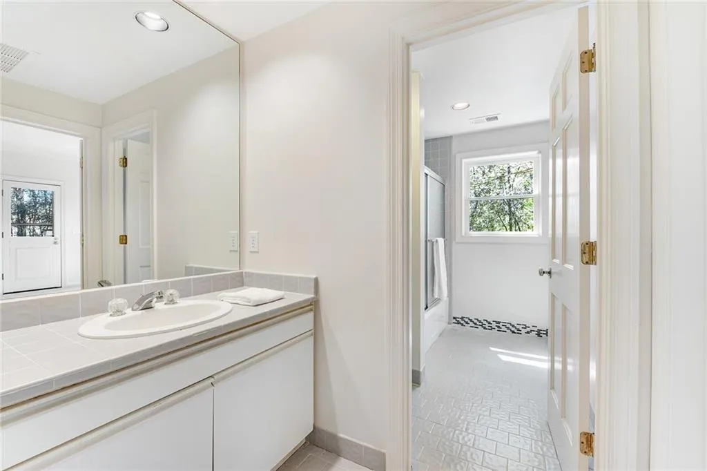 310 Green Park Court, Atlanta, Georgia 30327, 5 Bedrooms Bedrooms, ,4 BathroomsBathrooms,Residential,Sold,310 Green Park Court,7026248