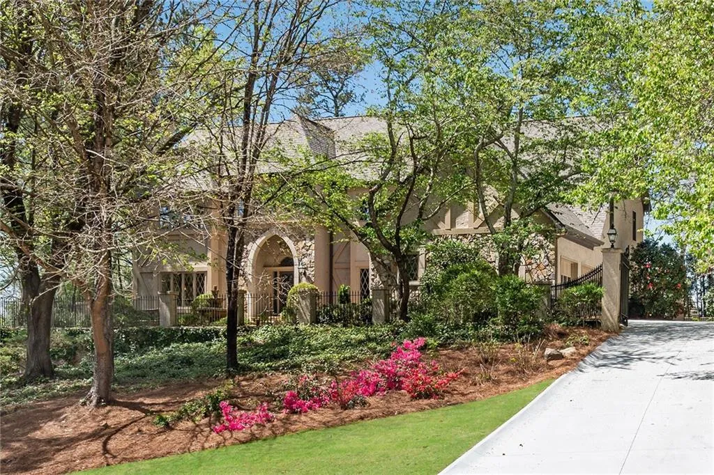 310 Green Park Court, Atlanta, Georgia 30327, 5 Bedrooms Bedrooms, ,4 BathroomsBathrooms,Residential,Sold,310 Green Park Court,7026248