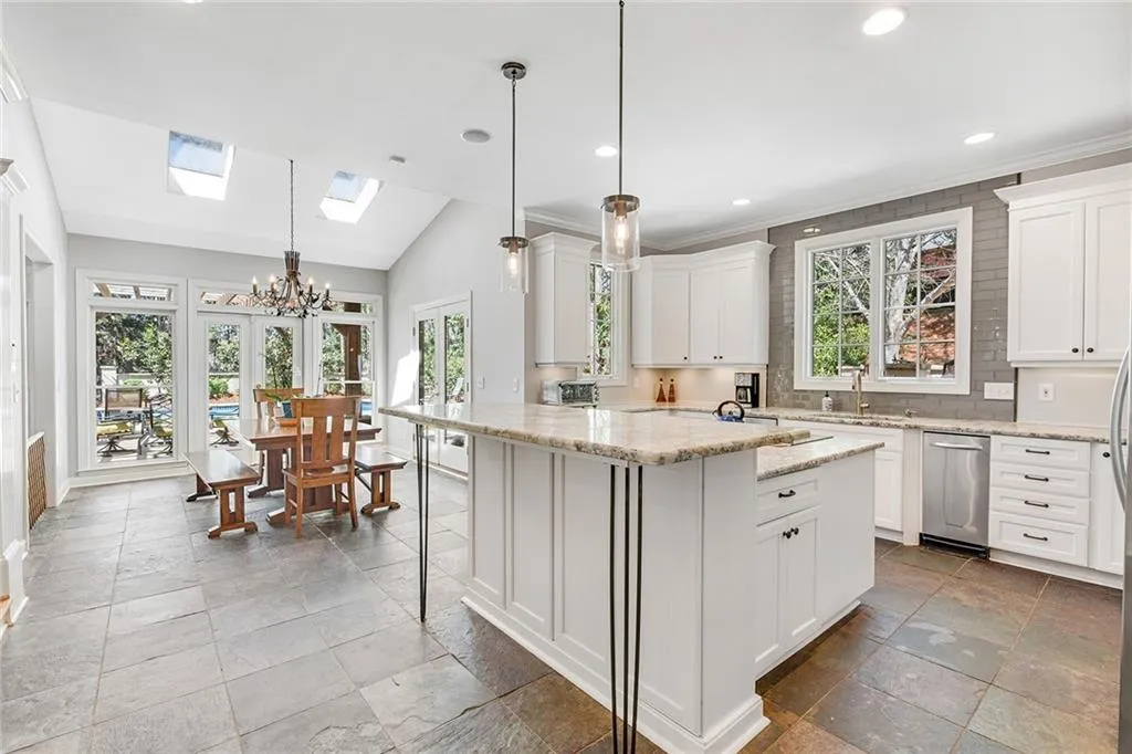 310 Green Park Court, Atlanta, Georgia 30327, 5 Bedrooms Bedrooms, ,4 BathroomsBathrooms,Residential,Sold,310 Green Park Court,7026248