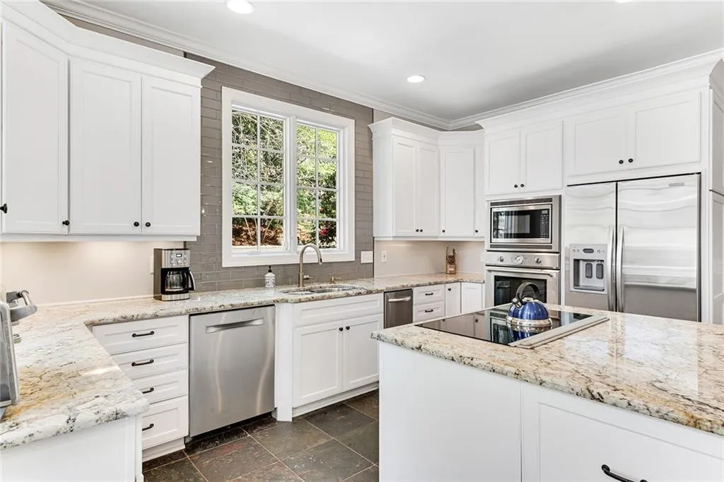 310 Green Park Court, Atlanta, Georgia 30327, 5 Bedrooms Bedrooms, ,4 BathroomsBathrooms,Residential,Sold,310 Green Park Court,7026248