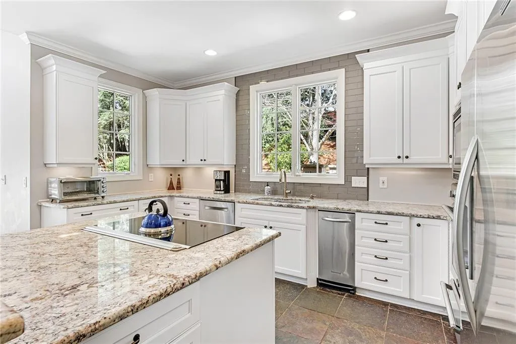 310 Green Park Court, Atlanta, Georgia 30327, 5 Bedrooms Bedrooms, ,4 BathroomsBathrooms,Residential,Sold,310 Green Park Court,7026248