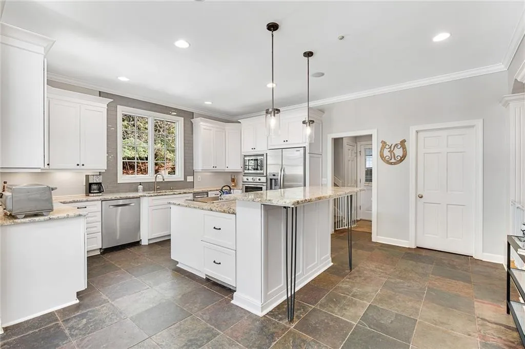 310 Green Park Court, Atlanta, Georgia 30327, 5 Bedrooms Bedrooms, ,4 BathroomsBathrooms,Residential,Sold,310 Green Park Court,7026248