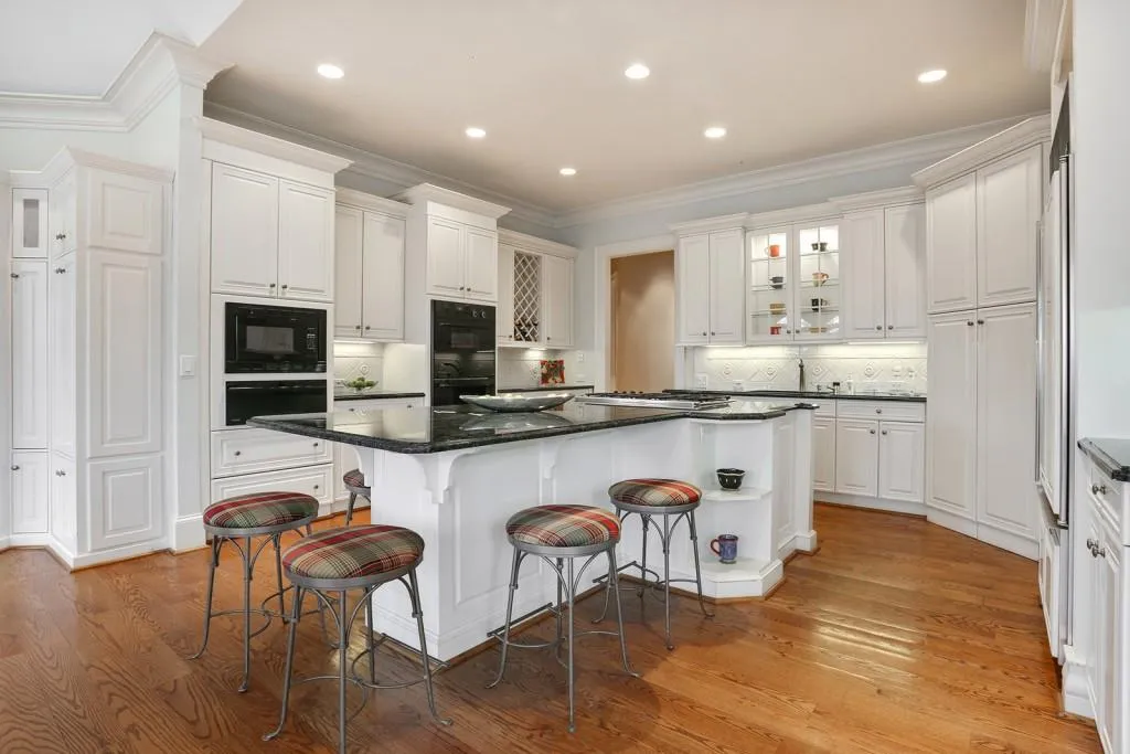 8305 Grogans Ferry Road, Sandy Springs, Georgia 30350, 4 Bedrooms Bedrooms, ,5 BathroomsBathrooms,Residential,Sold,8305 Grogans Ferry Road,5974351