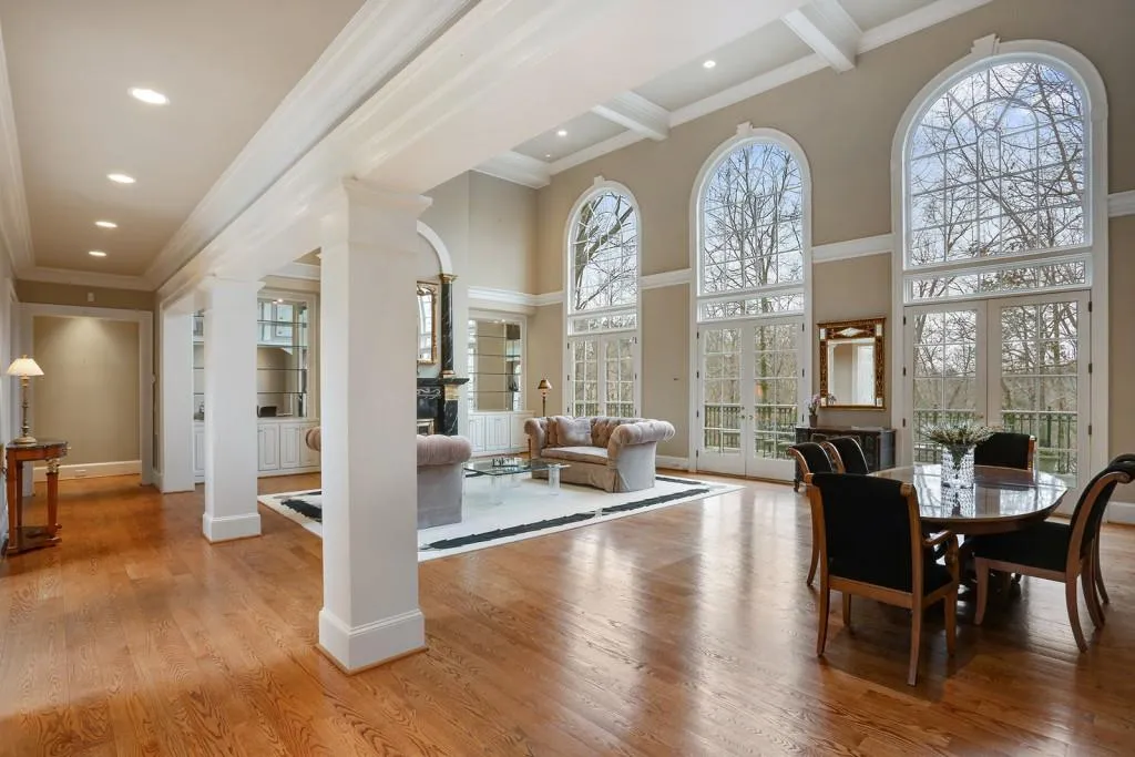 8305 Grogans Ferry Road, Sandy Springs, Georgia 30350, 4 Bedrooms Bedrooms, ,5 BathroomsBathrooms,Residential,Sold,8305 Grogans Ferry Road,5974351