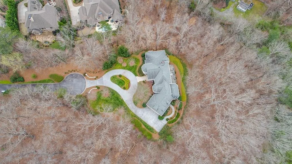 8305 Grogans Ferry Road, Sandy Springs, Georgia 30350, 4 Bedrooms Bedrooms, ,5 BathroomsBathrooms,Residential,Sold,8305 Grogans Ferry Road,5974351