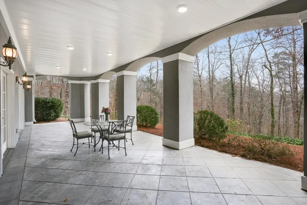 8305 Grogans Ferry Road, Sandy Springs, Georgia 30350, 4 Bedrooms Bedrooms, ,5 BathroomsBathrooms,Residential,Sold,8305 Grogans Ferry Road,5974351