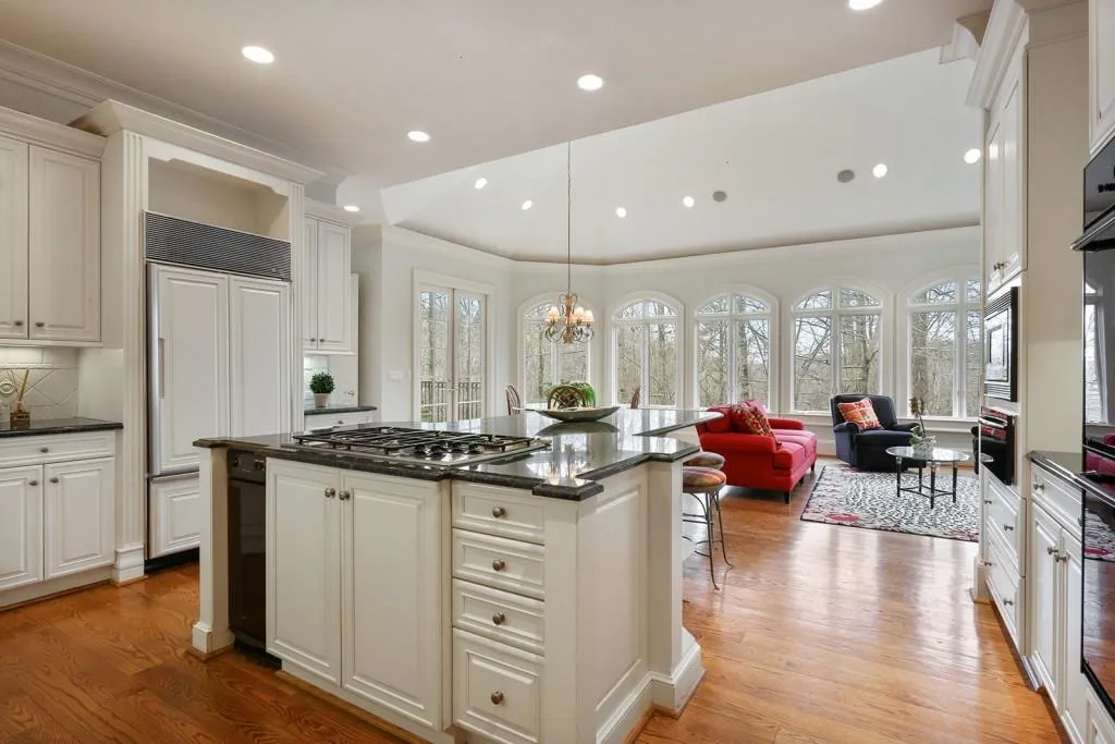 8305 Grogans Ferry Road, Sandy Springs, Georgia 30350, 4 Bedrooms Bedrooms, ,5 BathroomsBathrooms,Residential,Sold,8305 Grogans Ferry Road,5974351