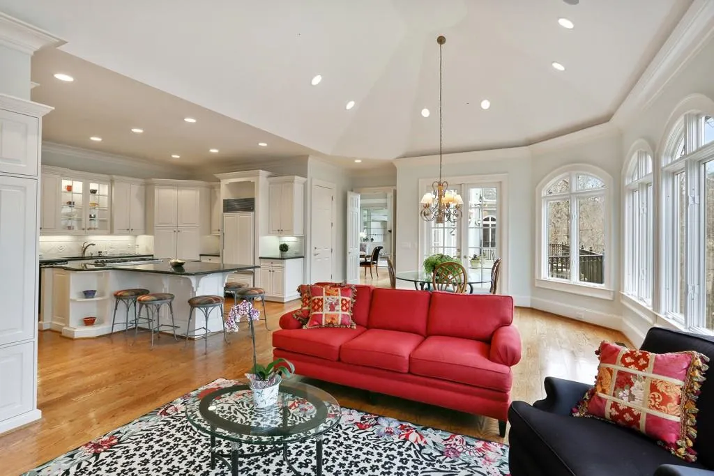 8305 Grogans Ferry Road, Sandy Springs, Georgia 30350, 4 Bedrooms Bedrooms, ,5 BathroomsBathrooms,Residential,Sold,8305 Grogans Ferry Road,5974351