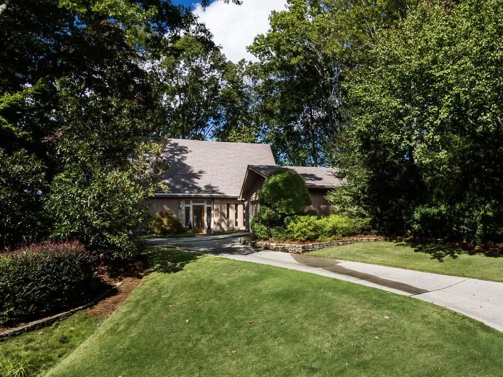 3 Heards Overlook Court, Sandy Springs, Georgia 30328, 5 Bedrooms Bedrooms, ,4 BathroomsBathrooms,Residential,Sold,3 Heards Overlook Court,5925250