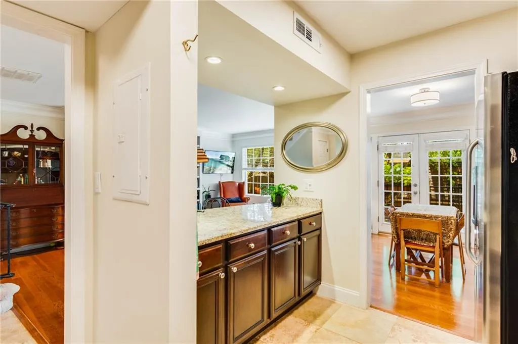 6980 Roswell Road Unit K7, Sandy Springs, Georgia 30328, 2 Bedrooms Bedrooms, ,2 BathroomsBathrooms,Residential,Sold,6980 Roswell Road Unit K7,6924169