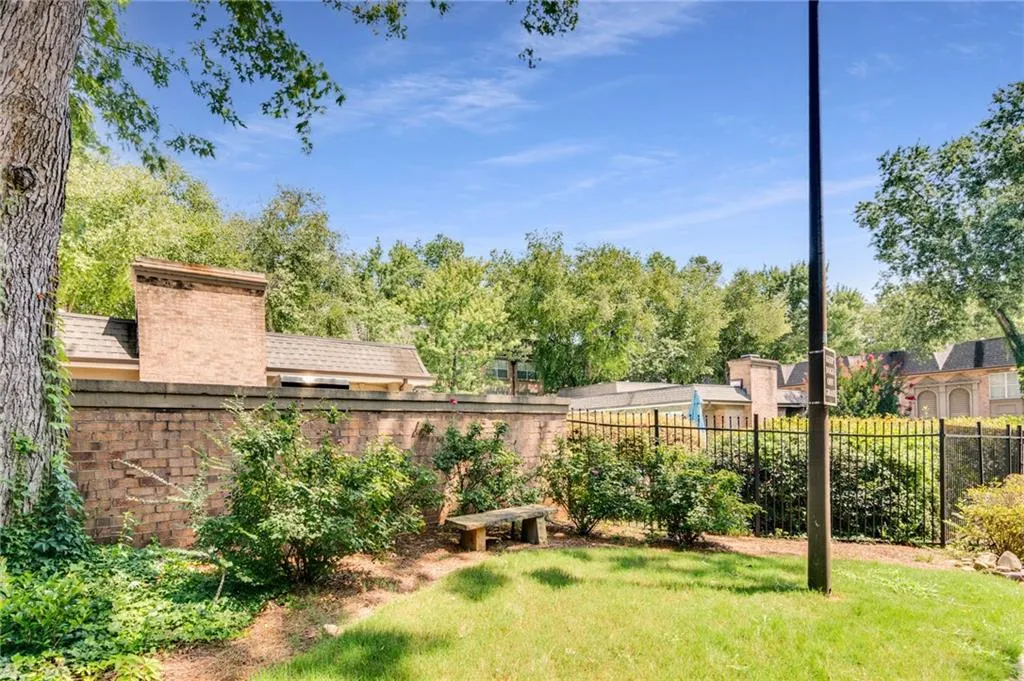 6980 Roswell Road Unit K7, Sandy Springs, Georgia 30328, 2 Bedrooms Bedrooms, ,2 BathroomsBathrooms,Residential,Sold,6980 Roswell Road Unit K7,6924169