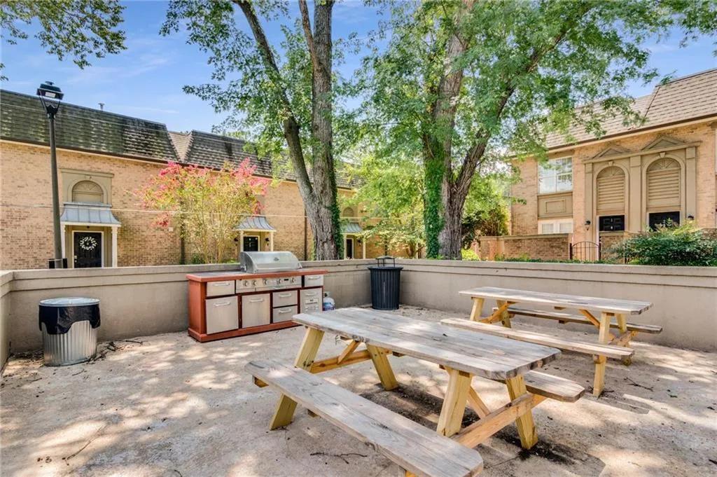 6980 Roswell Road Unit K7, Sandy Springs, Georgia 30328, 2 Bedrooms Bedrooms, ,2 BathroomsBathrooms,Residential,Sold,6980 Roswell Road Unit K7,6924169