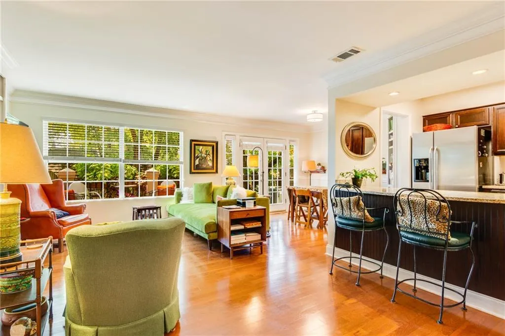 6980 Roswell Road Unit K7, Sandy Springs, Georgia 30328, 2 Bedrooms Bedrooms, ,2 BathroomsBathrooms,Residential,Sold,6980 Roswell Road Unit K7,6924169