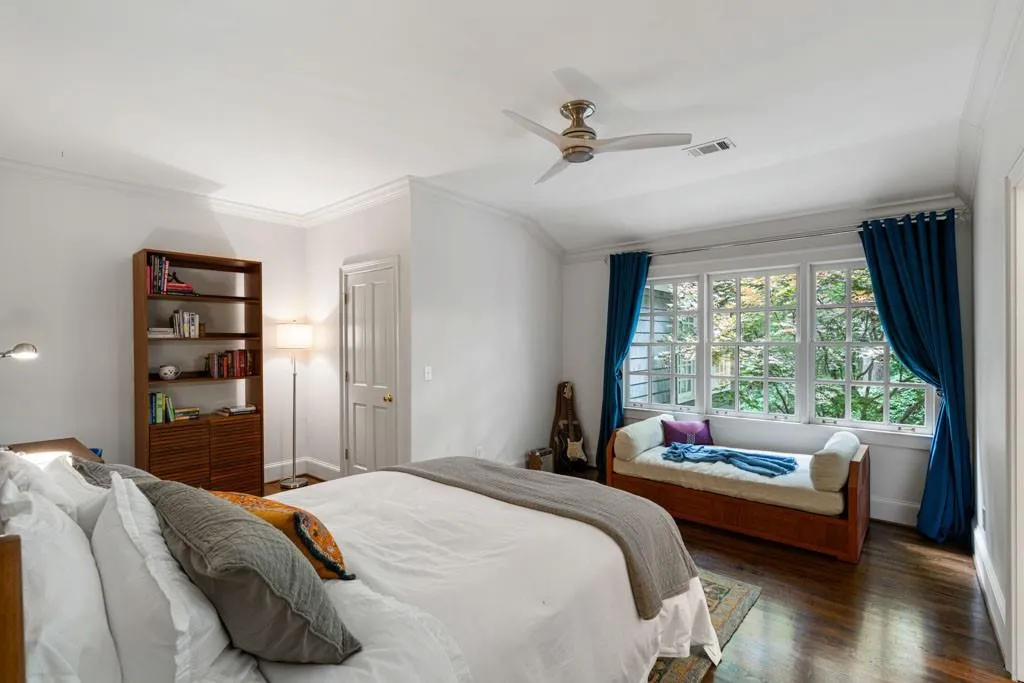 Secondary bedroom