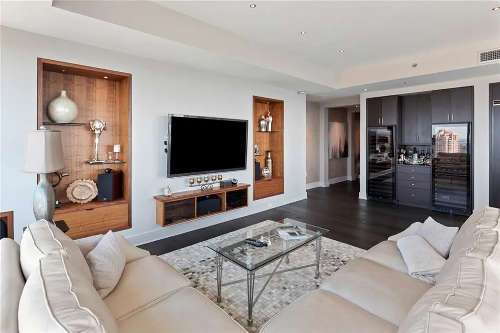 3630 Peachtree Road Ne Unit 2104, Atlanta, Georgia 30326, 2 Bedrooms Bedrooms, ,2 BathroomsBathrooms,Residential,Sold,3630 Peachtree Road Ne Unit 2104,6028649