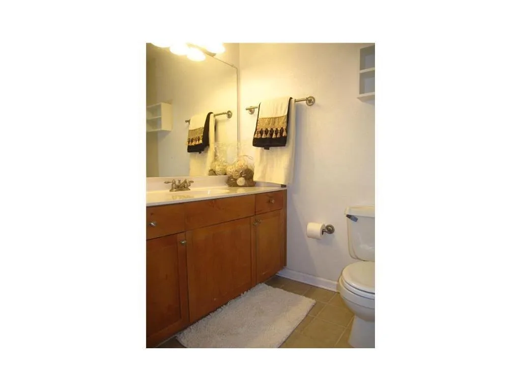 2657 Lenox Road Ne Unit B-16, Atlanta, Georgia 30324, 1 Bedroom Bedrooms, ,1 BathroomBathrooms,Residential,Sold,2657 Lenox Road Ne Unit B-16,5751713
