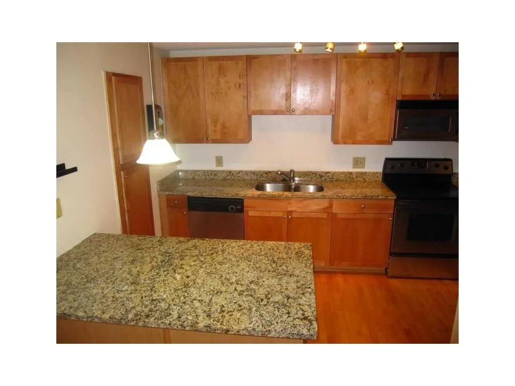 2657 Lenox Road Ne Unit B-16, Atlanta, Georgia 30324, 1 Bedroom Bedrooms, ,1 BathroomBathrooms,Residential,Sold,2657 Lenox Road Ne Unit B-16,5751713