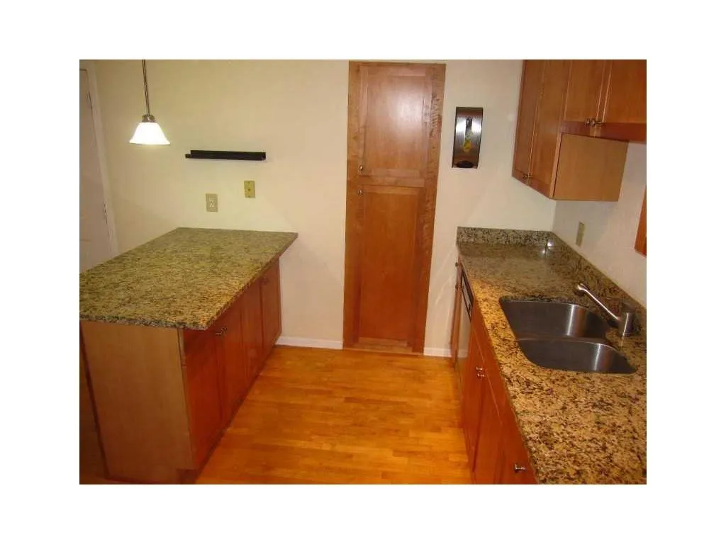 2657 Lenox Road Ne Unit B-16, Atlanta, Georgia 30324, 1 Bedroom Bedrooms, ,1 BathroomBathrooms,Residential,Sold,2657 Lenox Road Ne Unit B-16,5751713