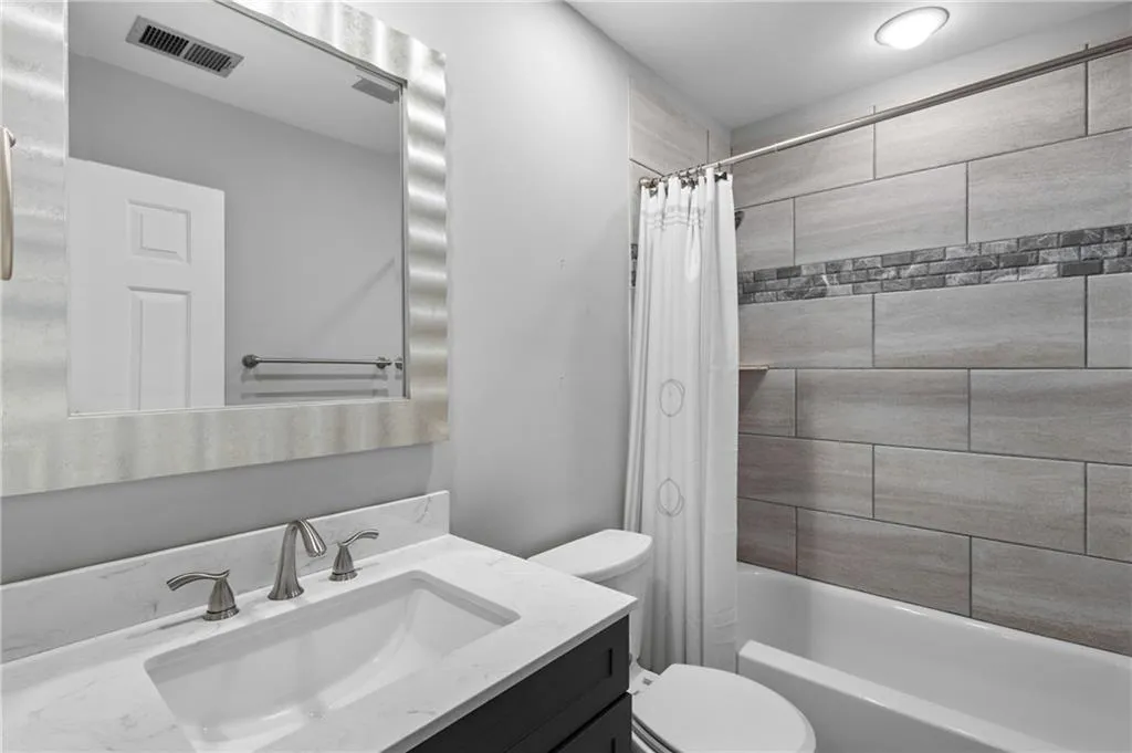 Secondary Bathroom Secondary Bathroom