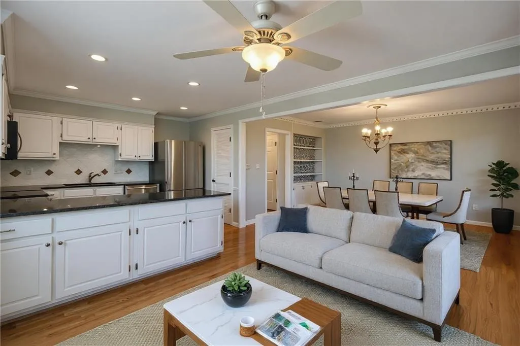 Staged keeping room Staged keeping room