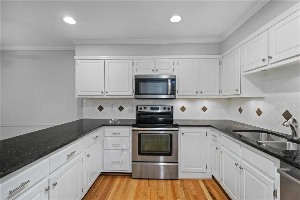 370 The Chace, Atlanta, Georgia 30328, 3 Bedrooms Bedrooms, ,3 BathroomsBathrooms,Residential,For Sale,370 The Chace,7647521