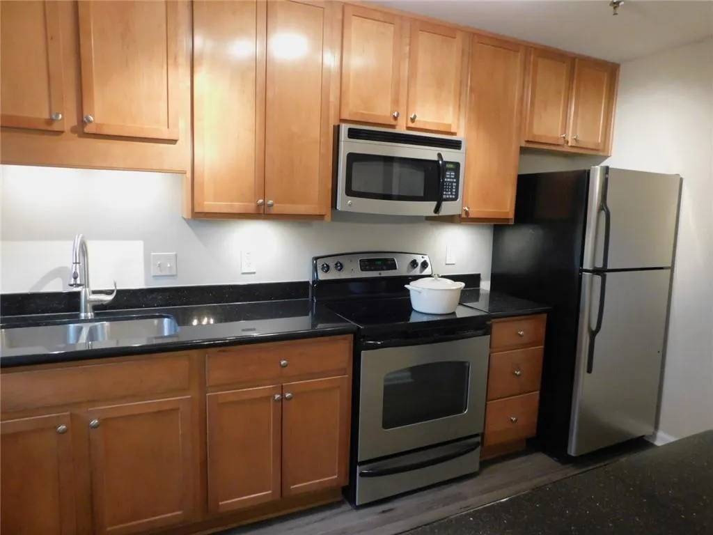 125 N River Drive Unit A, Atlanta, Georgia 30350, 2 Bedrooms Bedrooms, ,2 BathroomsBathrooms,Residential,Sold,125 N River Drive Unit A,6586287