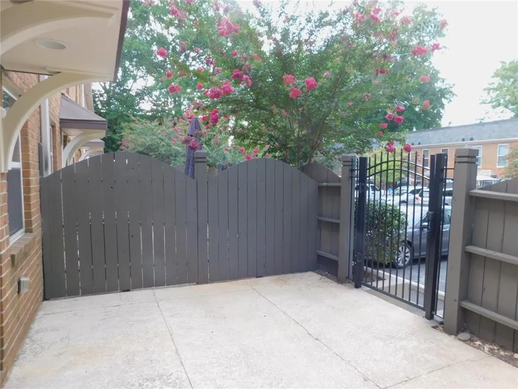 125 N River Drive Unit A, Atlanta, Georgia 30350, 2 Bedrooms Bedrooms, ,2 BathroomsBathrooms,Residential,Sold,125 N River Drive Unit A,6586287